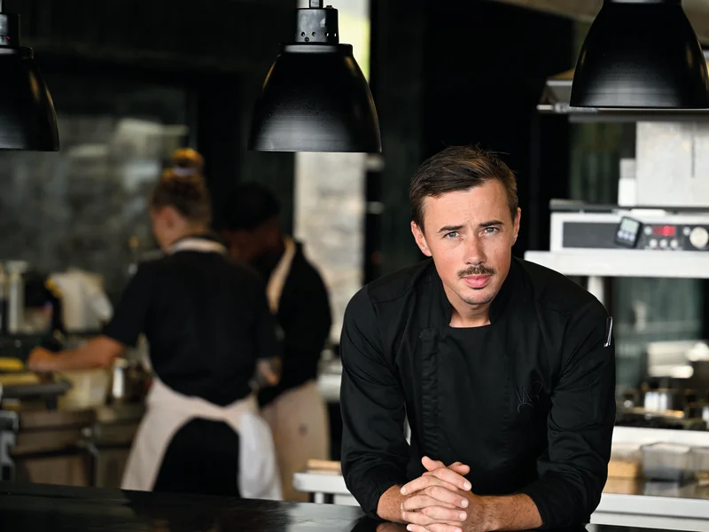 Chef exécutif Marcelin Patin et sa brigade en cuisine au Grand Natte