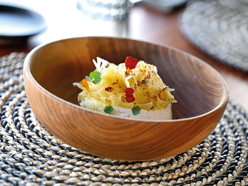 Dessert créatif à l'ananas du chef pâtissier Romain Cardinal au Wood Hotel