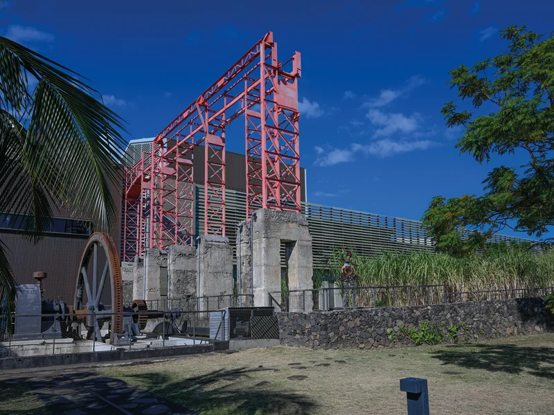 Intérieur du Musée Stella Matutina, présentant les machines de l'ancienne sucrerie