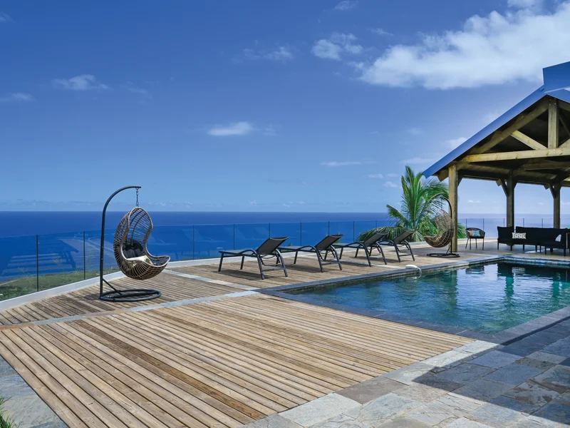Vue panoramique depuis la cuisine de la Villa Prestige Réunion sur l'océan